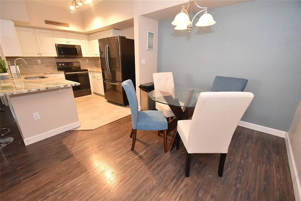 2 bed, 2.0 bath, 1089 sqft, $2,500 — Photo 2