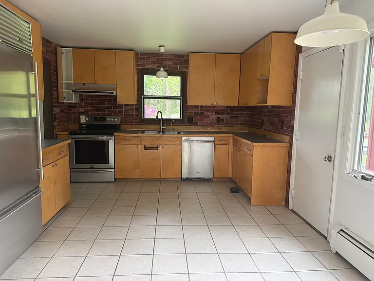 183 Barrytown Rd — Photo 6