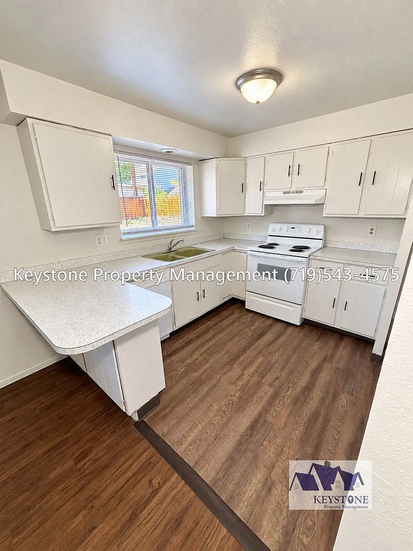 Spacious First-Floor 2-Bedroom Apartment in Belmont with Swamp Cooler! $1000/$1000 — Photo 3