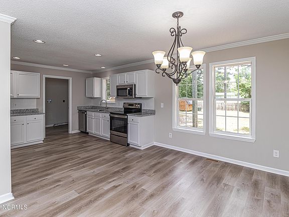 5th image of 481 Britannia Drive