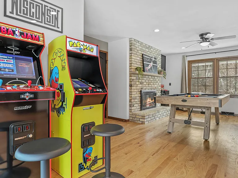 900 Woodview Dr — Photo 35