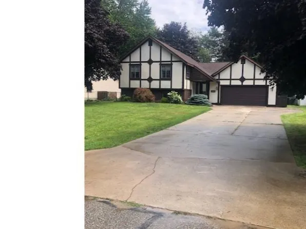 3590 Old Farm Ln, Fort Gratiot, MI 48059