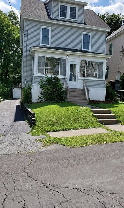 1st image of 305 Marguerite Ave