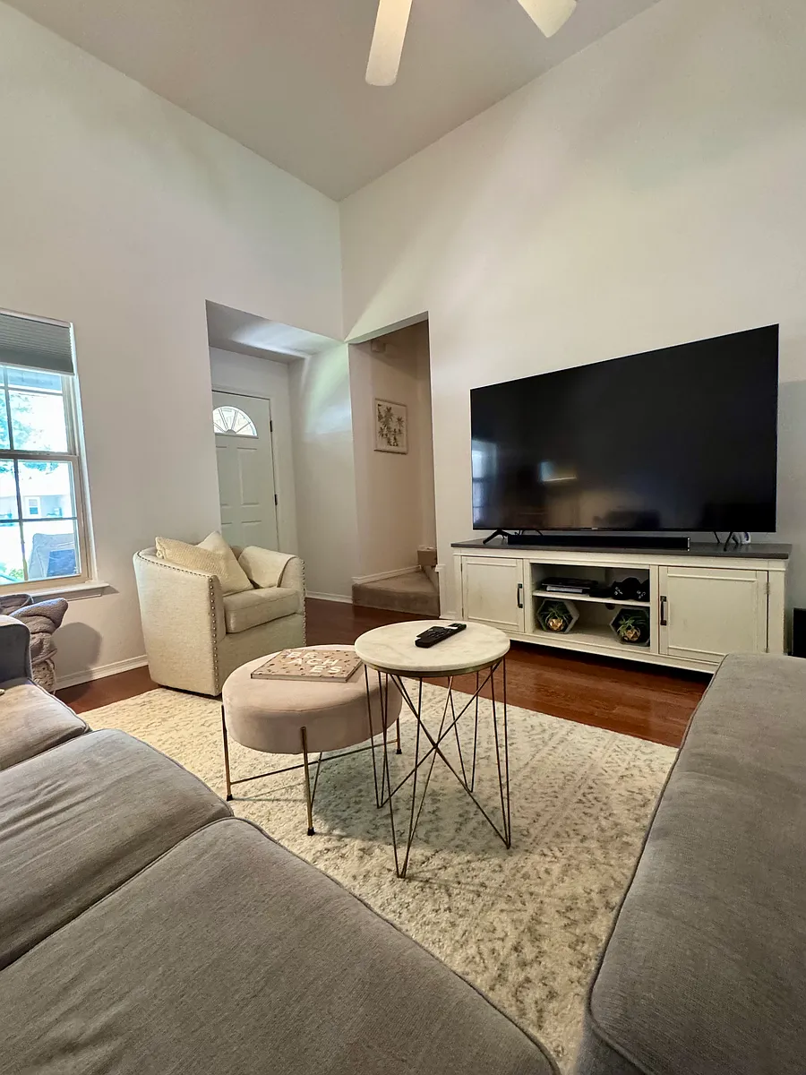 Building Photo - 3508 SW Deerfield Blvd #1