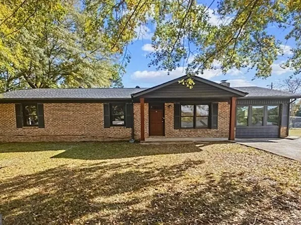 5 Knob Dr, Carrollton, GA 30116