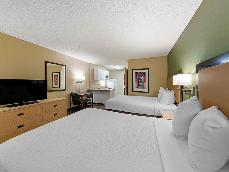 Studio Suite - 2 Full Beds