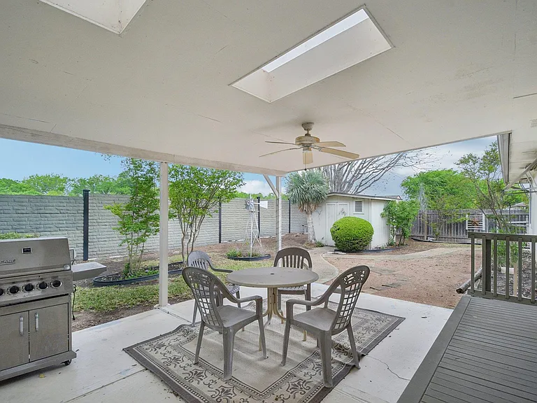 1300 Leah Ln — Photo 35