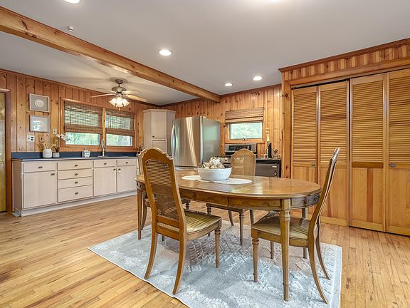4th image of 238 Lawrence Dr