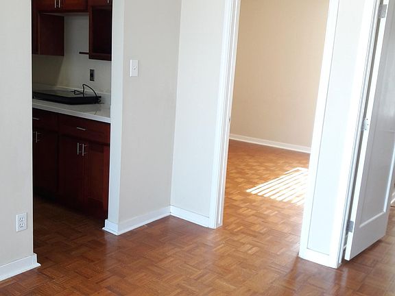 5th image of 8 Victoria St #C