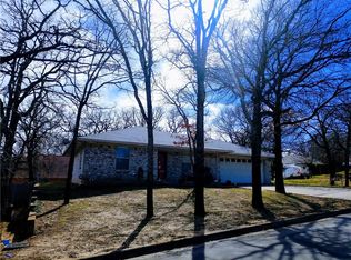 1100 Evergreen Dr, Azle, TX 76020