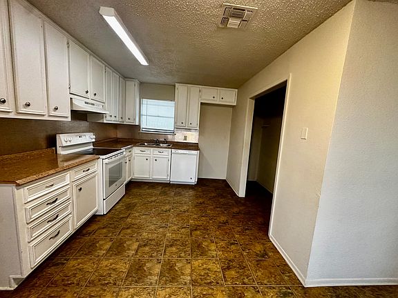 3rd image of 4922 Monitor St