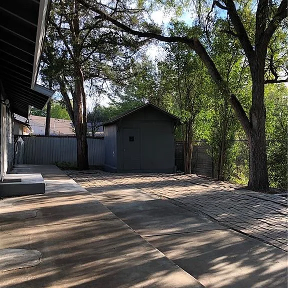 6902 Geneva Dr — Photo 13