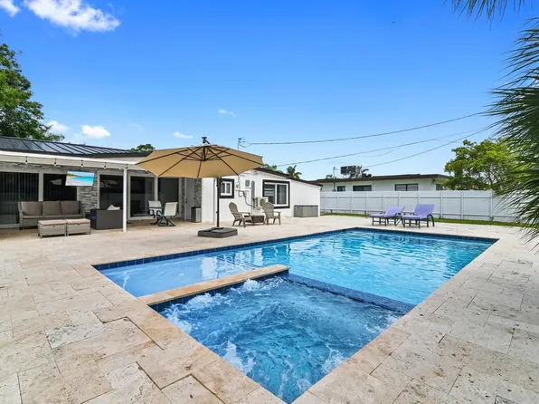 124 Davis Road, Palm Springs, FL 33461