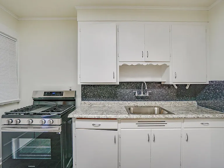 1827-1879 SW Cable Ave — Photo 13