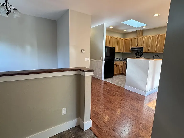 285 Browne St — Photo 8