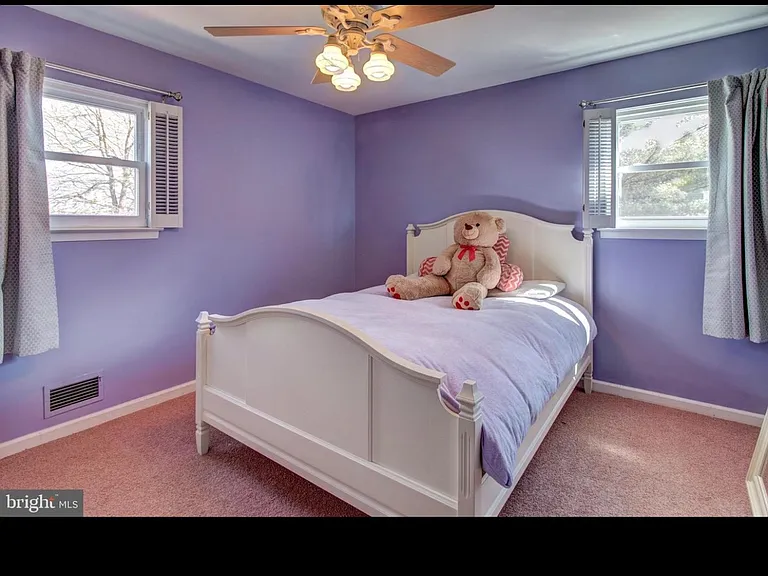 49 Oxford Dr — Photo 7