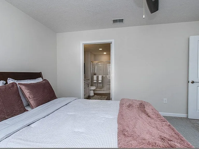 Riverwood Apartments — Photo 19