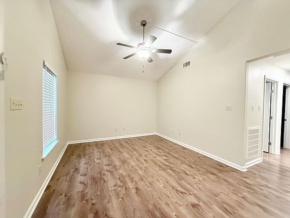 3rd image of 140 Huisache St