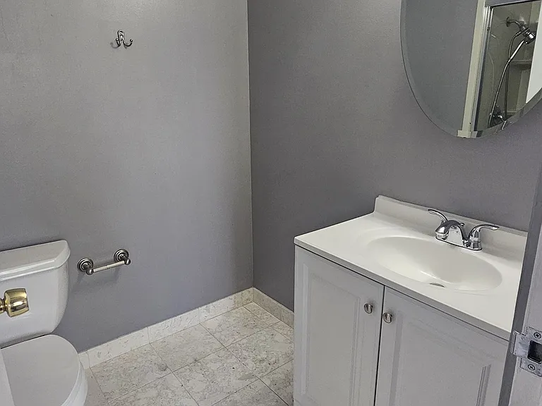 2201 S Highland Ave #4L — Photo 12