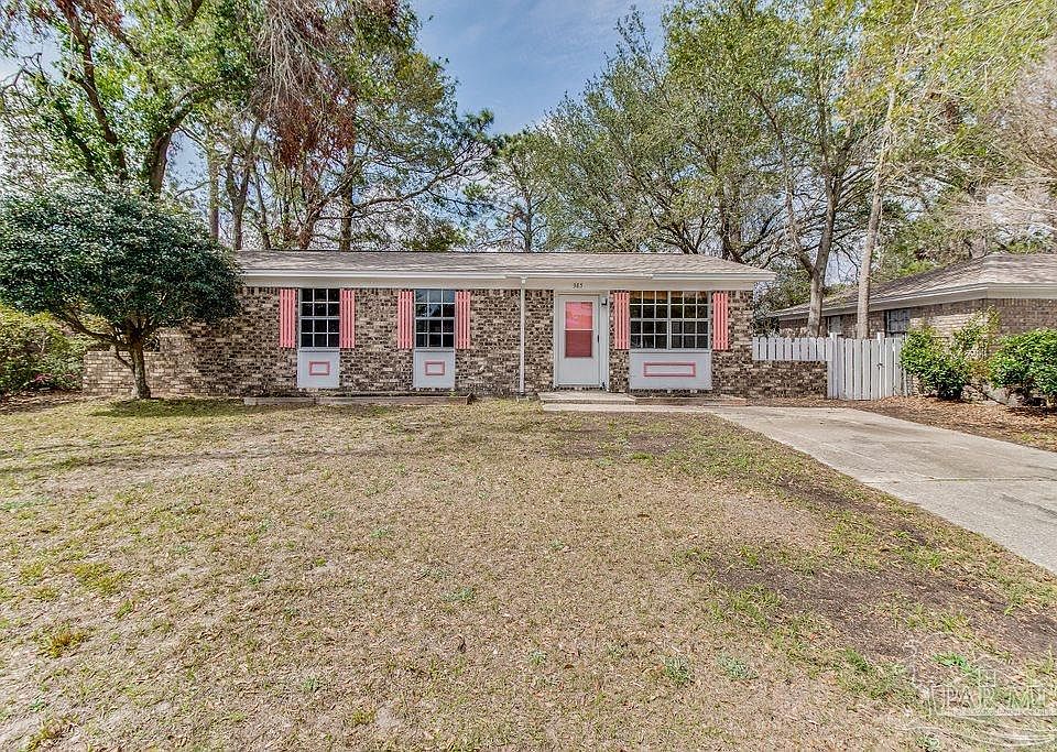 1st image of 385 Corrydale Dr