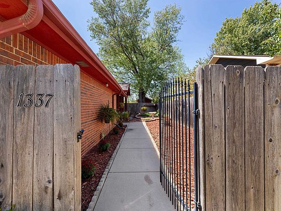 3rd image of 1337 N Denene Ln
