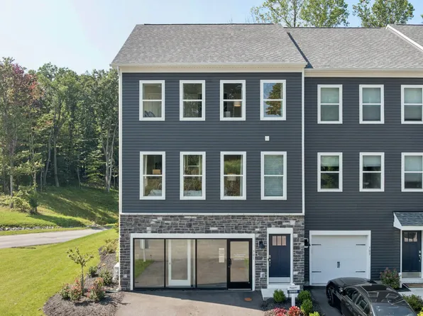 Regent with Finished Basement Plan, Woodside Ridge