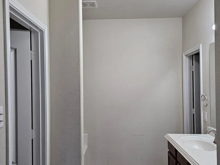 3905 Polar Brook Dr — Photo 13