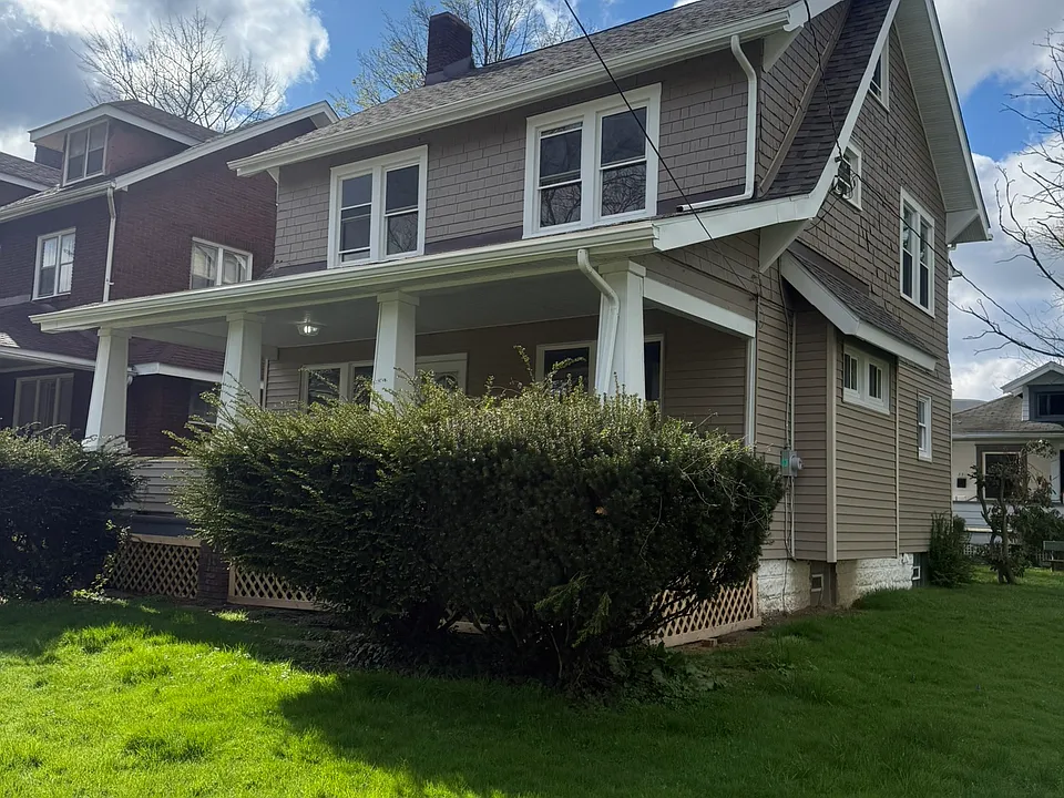 33 W Judson Ave