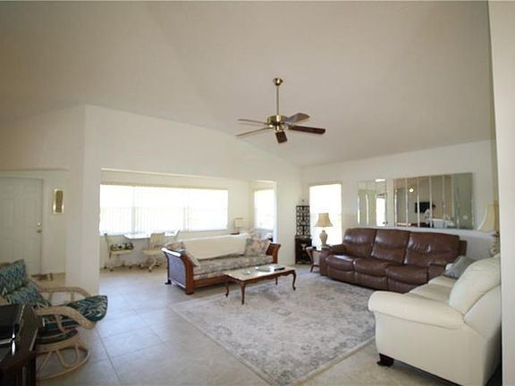 3rd image of 358 Caloosa Palms Ct