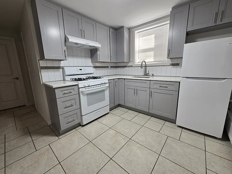 117 Riverview Ave — Photo 1