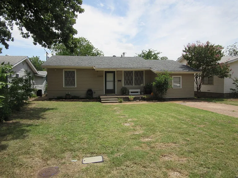 2509 S 25th St — Photo 1