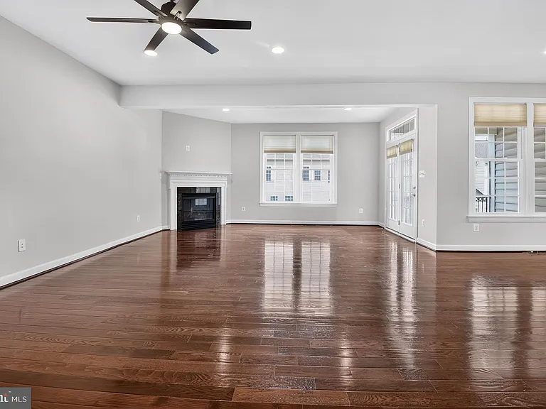 24949 Earlsford Dr — Photo 16