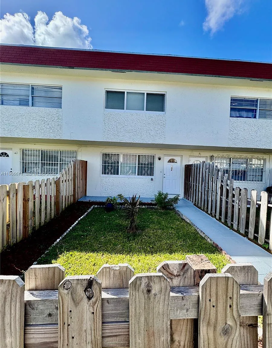 The Lofts Town Villas Con — Photo 1