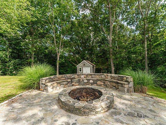 5th image of 11 Sylvan Ln