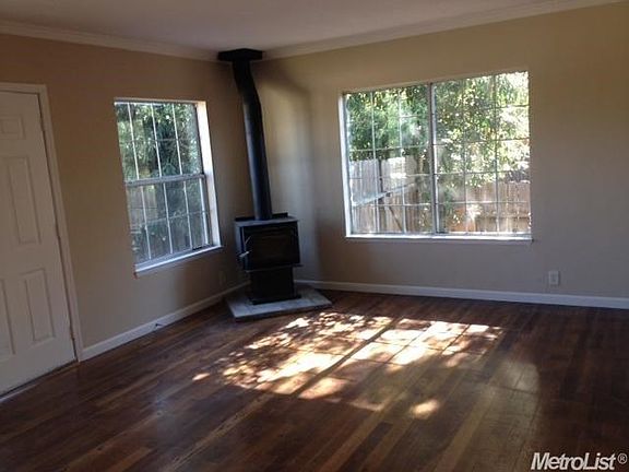 5th image of 9274 Oak Ave