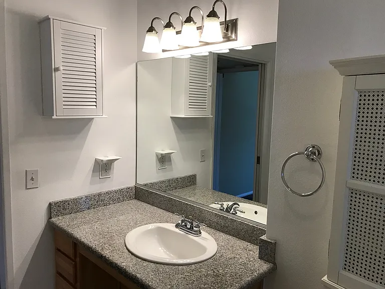 11124 Burbank Blvd #201 — Photo 16