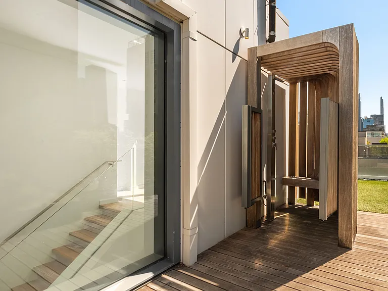 555 W 43rd St #Penthouse 1 — Photo 17