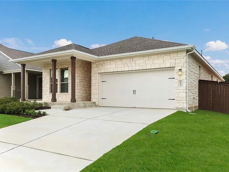 2233 Ringstaff Rd — Photo 1