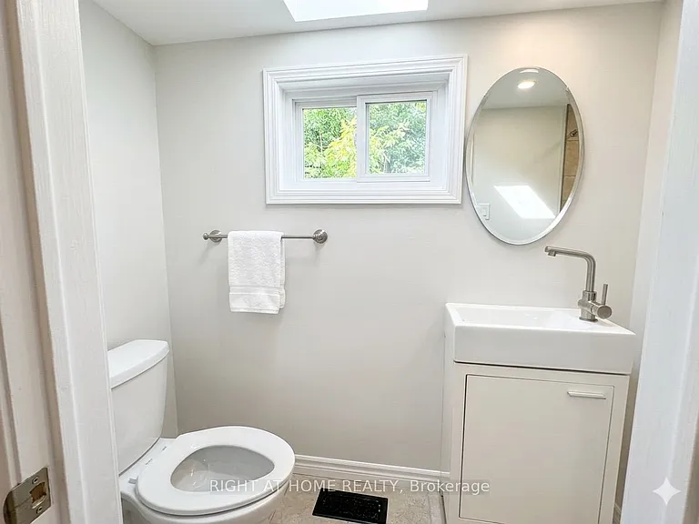 37 Versailles Ct — Photo 12