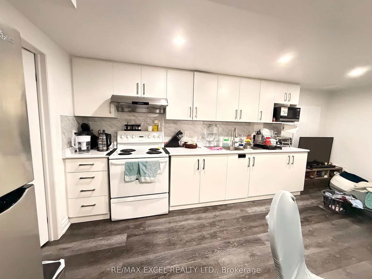 3 bed, $2,200 — Photo 2