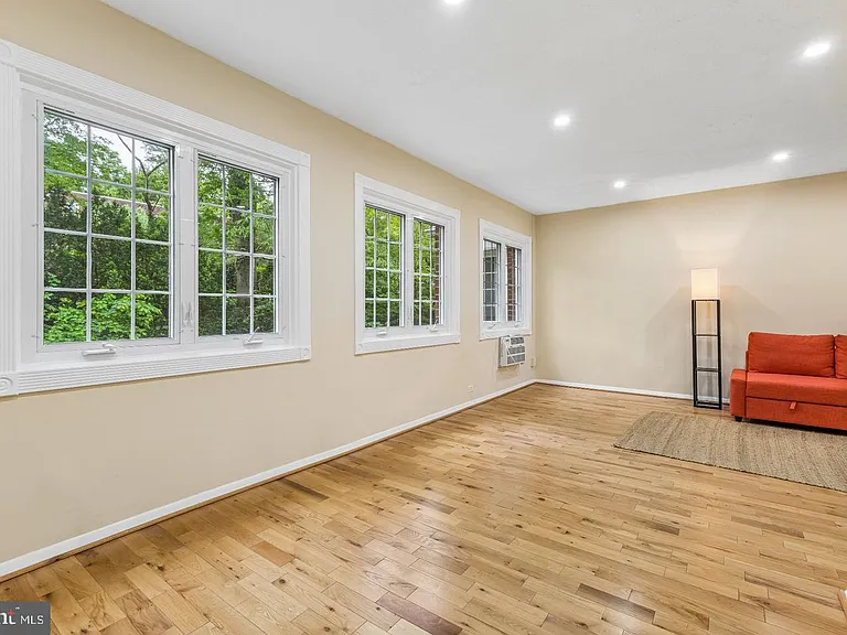 1024 Valley Dr — Photo 12