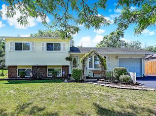 215 Riverside Dr, Bolingbrook, IL 60440