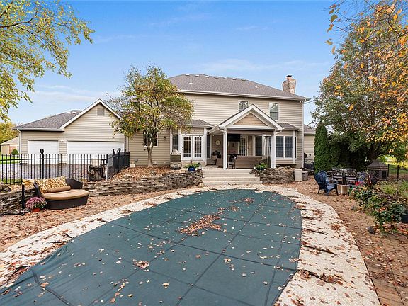 2nd image of 15826 Barons Way Dr