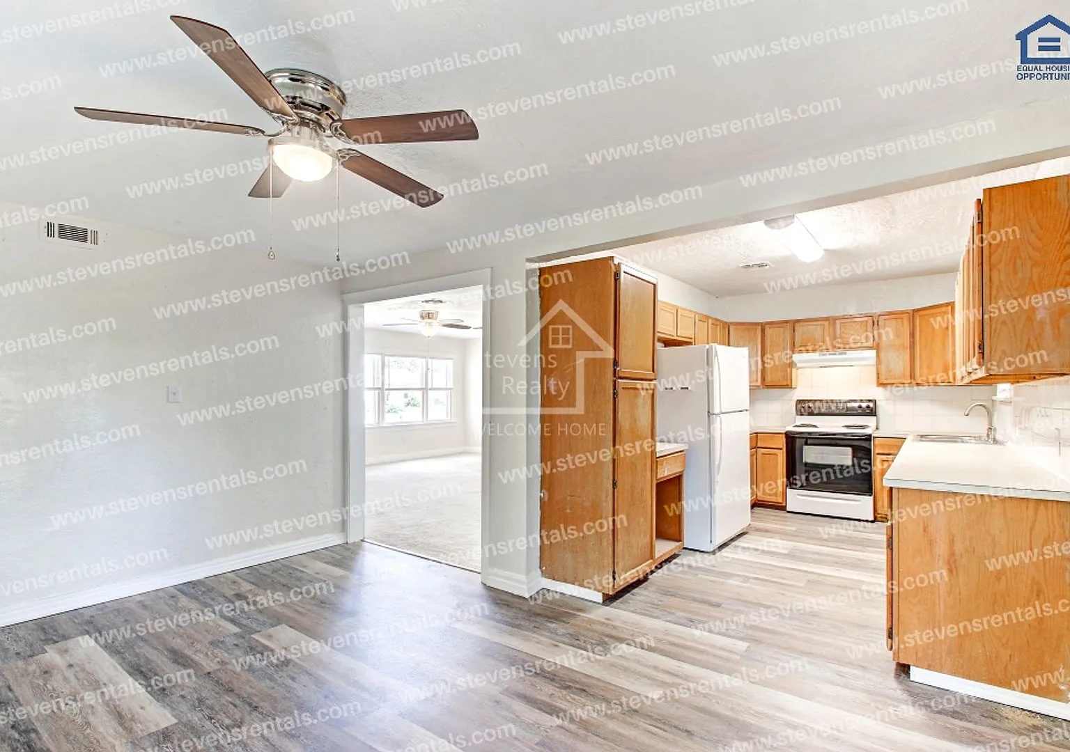 $500 Off First Months Rent | Cozy and Inviting Ambiance — Photo 1