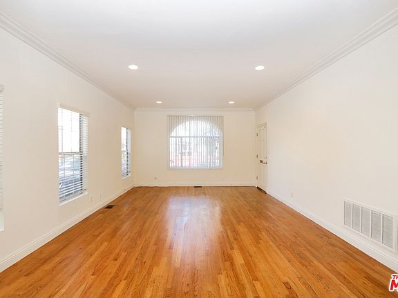 4th image of 359 N Ogden Dr