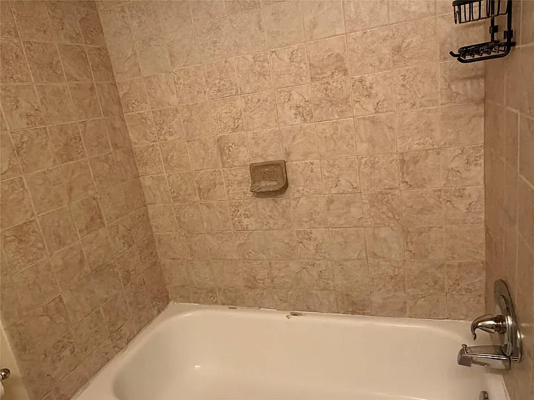 524 Manatee Ave — Photo 6