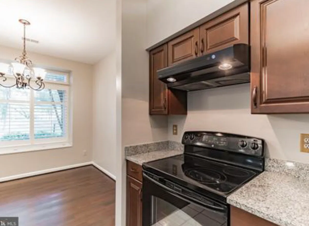 1 bed, 965 sqft, $1,950 — Photo 4