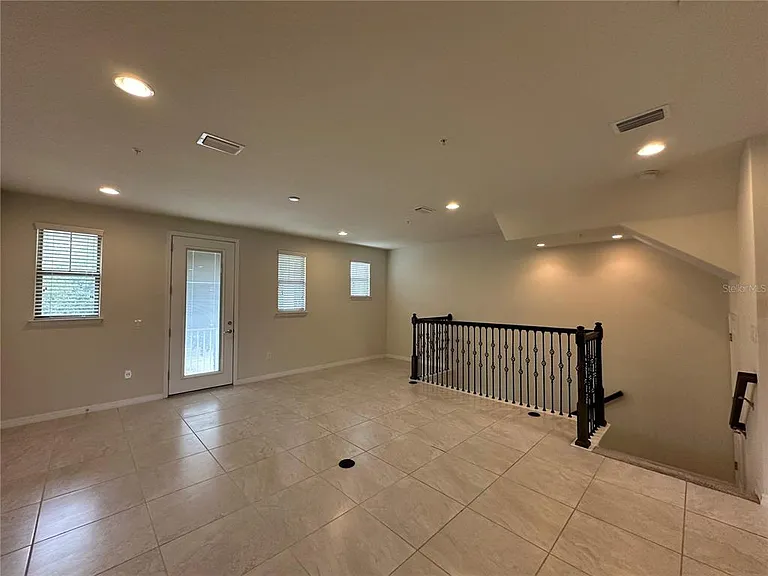 527 Piazza Point — Photo 9