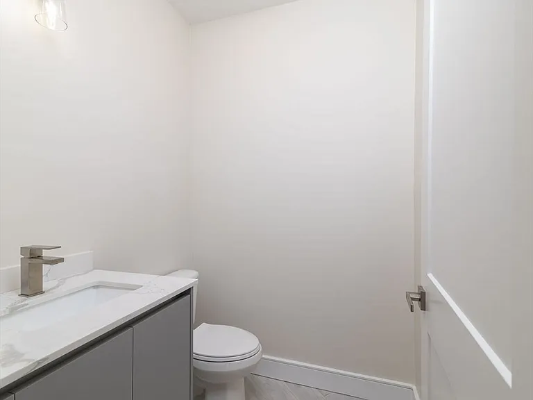 488 Quincy Ave #6 — Photo 13