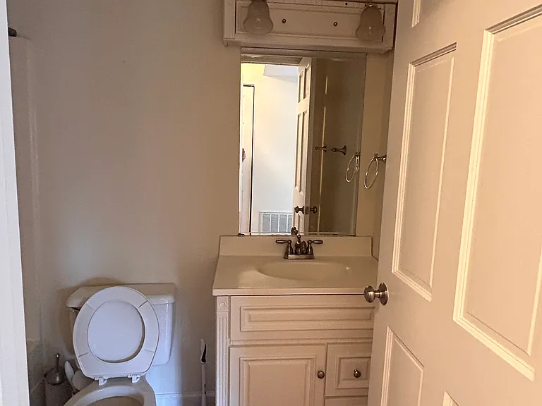 200 Stewart Ln #10 — Photo 17